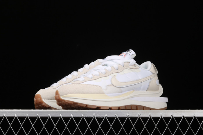 sacai x nike vaporwaffle "sail" dd1875-100