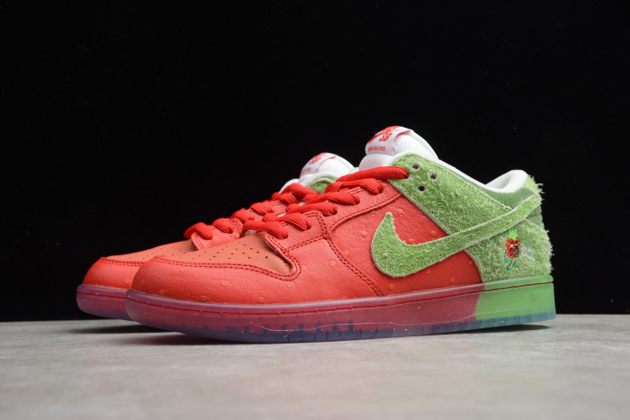 nike dunk low sb "strawberry cough" cw7093-601