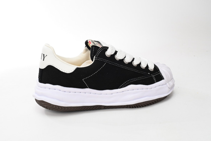 MIHARA YASUHIRO BLACK AND WHITE MY2